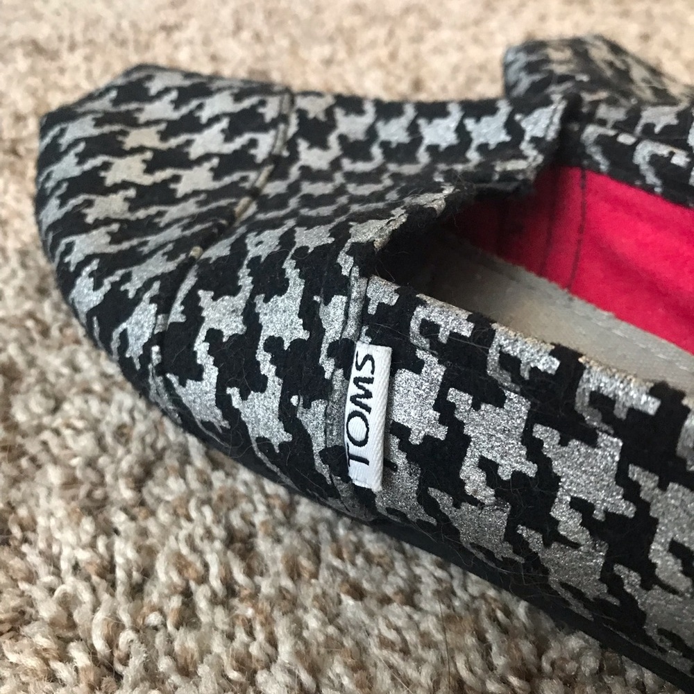 Toms - Picture 6 of 6